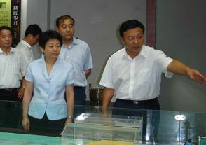 2009年8月6日，時任江蘇省委常委、副省長黃莉新視察今世緣。